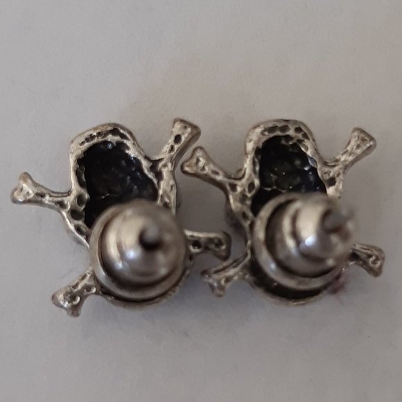 Skull & Bones Earrings Silver Studs Small - Picture 2 of 6